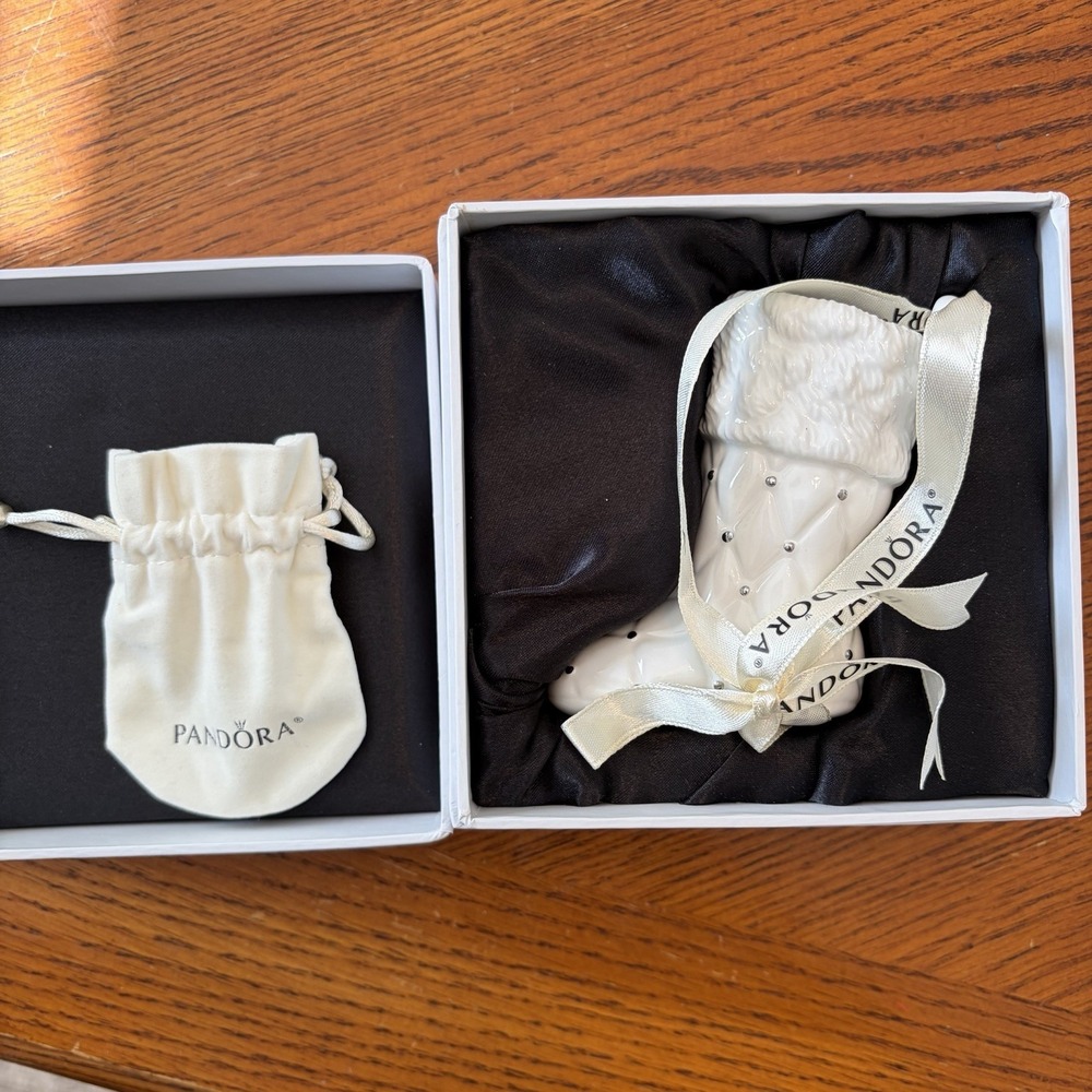 PANDORA CERAMIC WHITE CHRISTMAS STOCKING 2012 CHRISTMAS ORNAMENT With Box & Bag